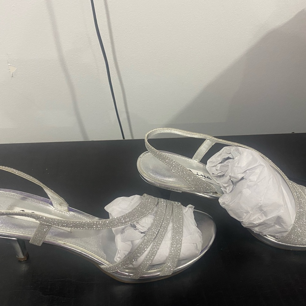 Women Shoes size 8.5 Silver Glitter Strap Pump